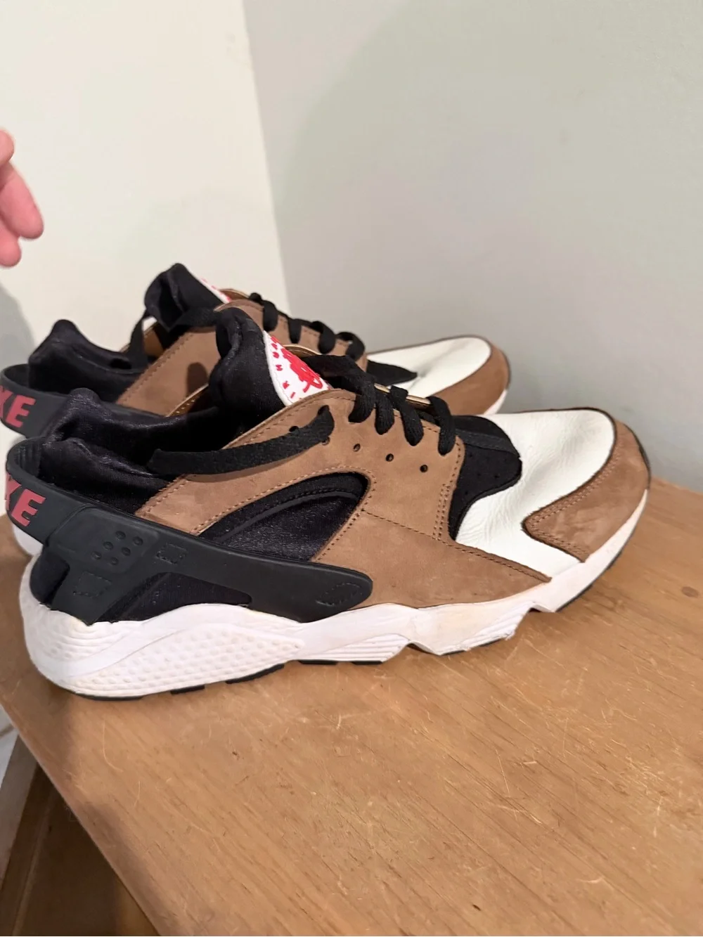 Nike Air Huarache LE Bison in size 10